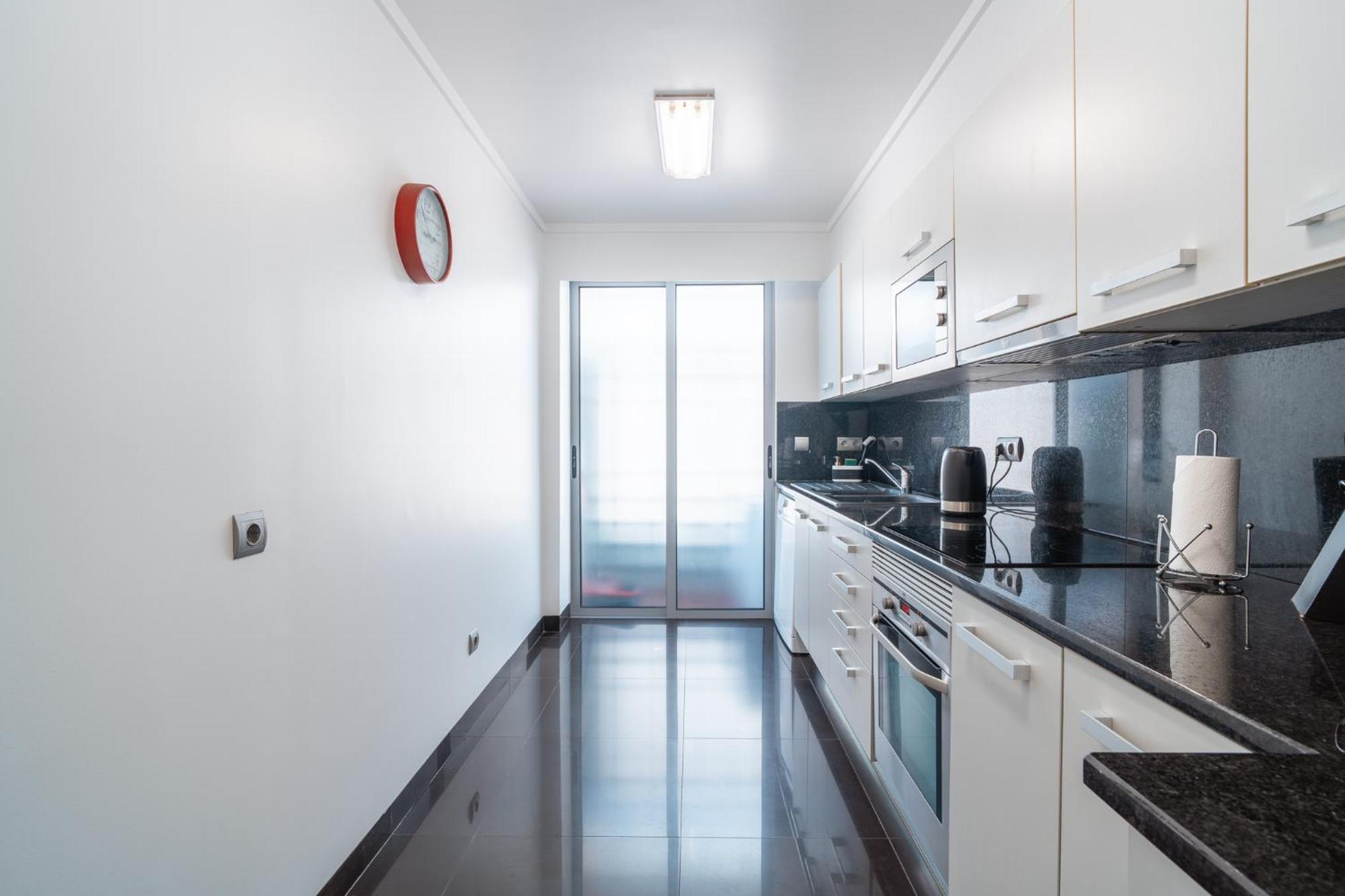 Sea View Apartment *