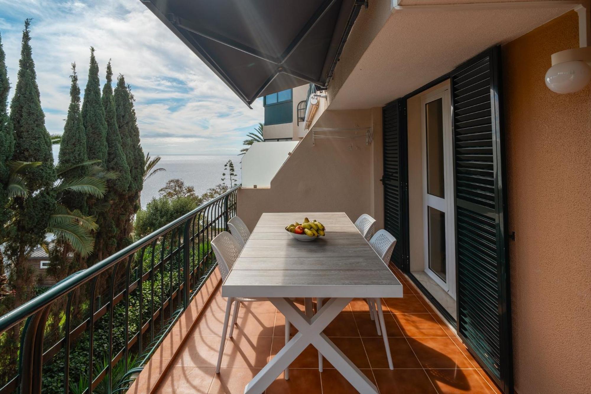 Sea View *
